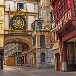 Nahiba Votre F2 Avec Vue Sur Vieux-marche Апартаменты