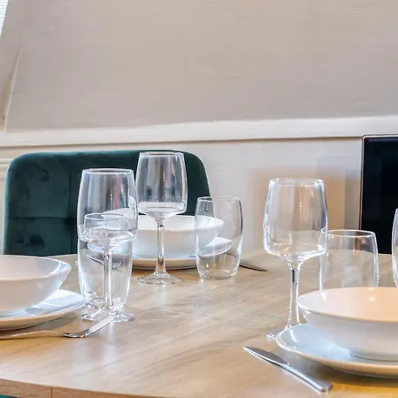 Nahiba Votre F2 Avec Vue Sur Vieux-marché